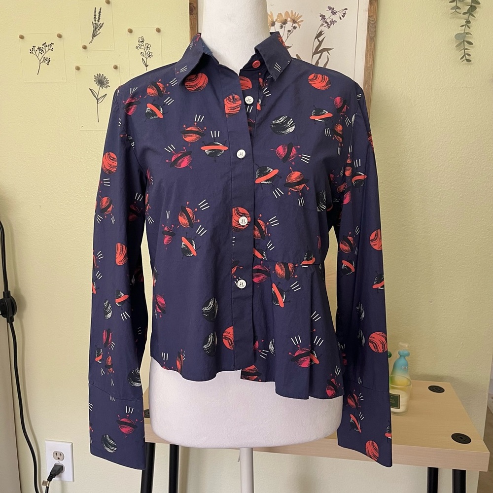 Jucy Judy Korea Planet Print Asymmetrical Split Back Crop Button Down Shirt XS/S
